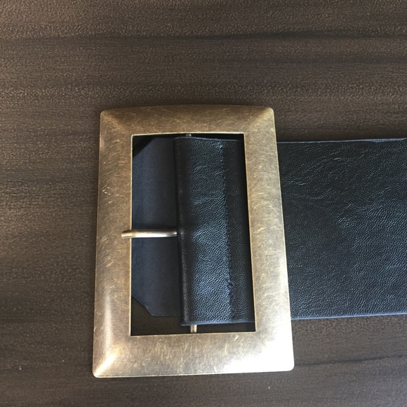 Black Belt with Exaggerated Buckle - Picture 5 of 7